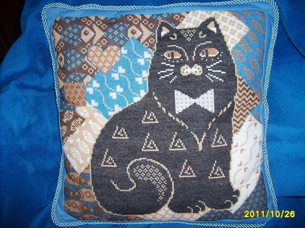 Черный кот - подушка