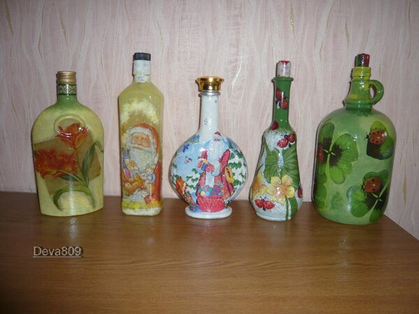 Немножко декупажила   летом 2011 Простые бумажные салфетки,сверху покрывала  бесцветным лаком.