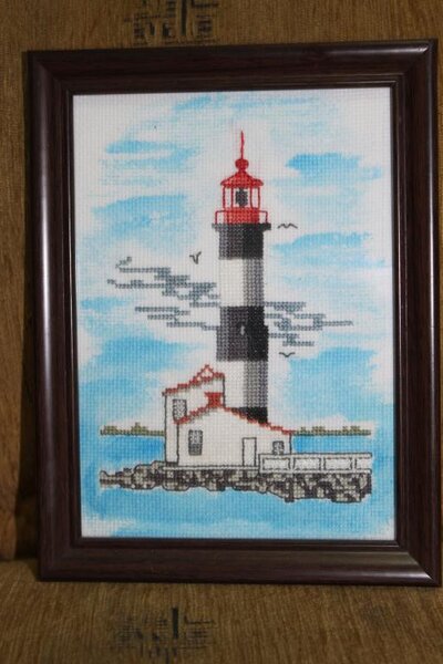 Маяк вышивала и загадала желание, до сих пор жду исполнения желания.