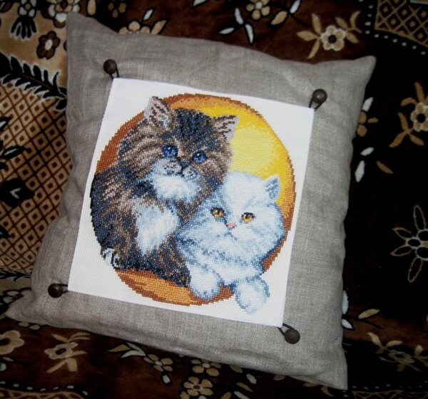 Новенькая подушечка с котейками