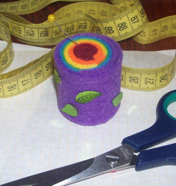 Радужная игольница