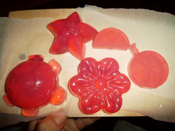 первый опыт. земляничное мыло.