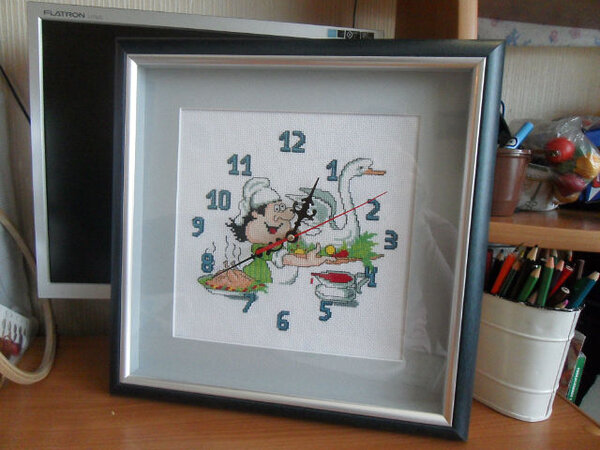 Часы в подарок.