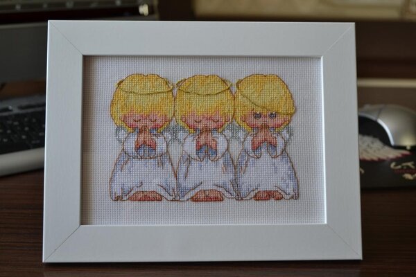 011- Вышивались из-за приметы в конце ноября 2011 года, примета не сработала... Пока еще ;)