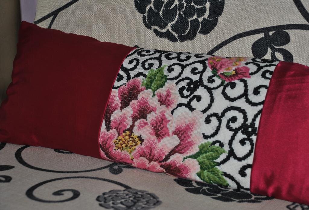 Диванная подушка-валик, схема из журнала "Вышиваю крестиком", подбор нитки Гамма(остатки)