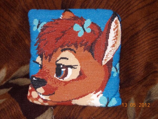 Подушка. Риолис - Бэмби. Хочу по этой схеме попробовать ковровую вышивку