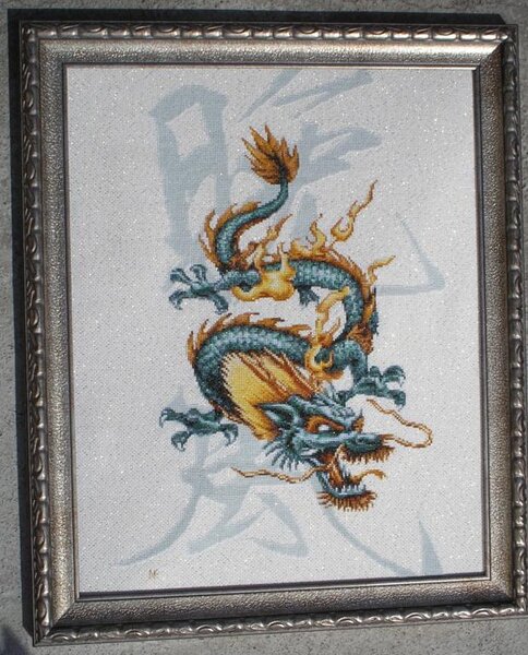 дизайнер Наташа-Ночка "Дракон-Цю". Символ 2012 года
картина вышита на канве с желтым люрексом