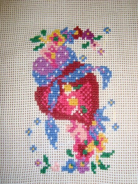 А эта прелесть вышивалась ко Дню Святого Валентина) Была оформлена и подарена)