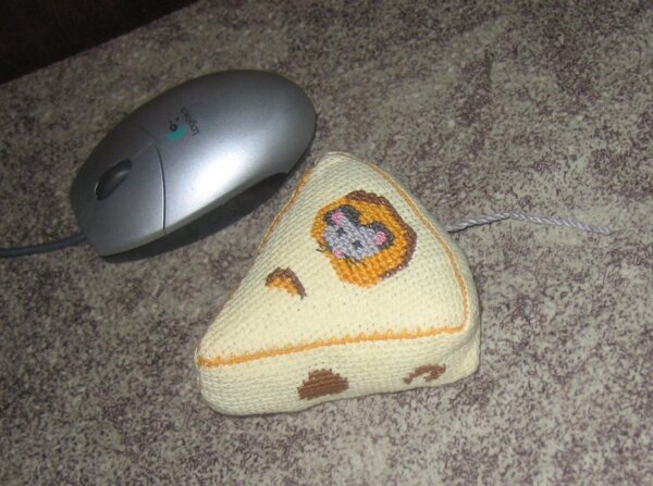 Игольница-мышка, которая стала дочкиной игрушкой :-) июнь 2012