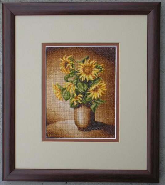 Дизайнер Стоянка Иванова
"Подсолнухи"
 вышивалась картина на Аида 22 в одну нить крестиком