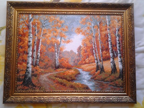 Риолис. Осень. Шила 3,5. Оч.устала от однообразия. Размер вышивки 60*40. Сложно далась листва и берега, оч.запутаны цвета. Но результат радует:-)