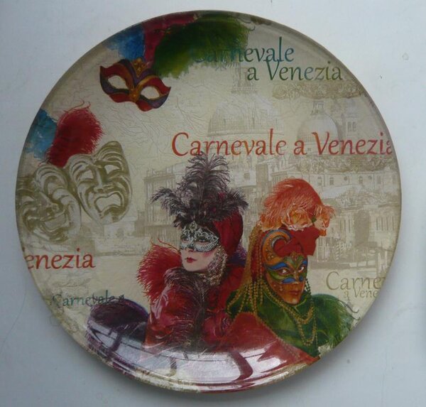 Фестиваль в Венеции (тарелка прозрачная из магазина  Икея).