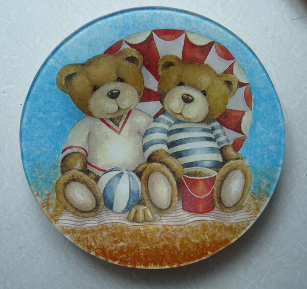 Обратный декупаж. В тарелочку можно что-то положить.