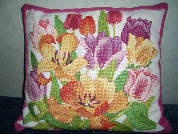 Подушка с цветочками. Вышила в подарок маме на день рождения.