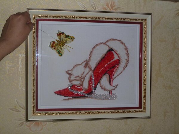 Кошечка - Ксюша в туфельке. А здесь будет либо бабочка, либо еще что-то придумаем, дабы поуменьшить белого пространства