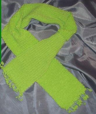 Шарф из помпонной пряжи