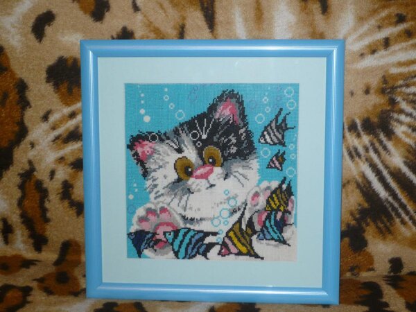 Котик с рыбками