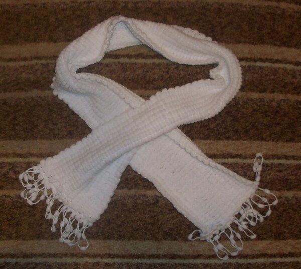 Шарфик из помпошечной пряжи