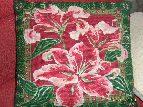 Подушка. Крест, шерсть