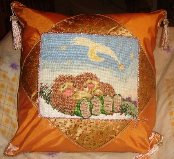 В подарок друзьям на рождение первенца
(да, схема без нескольких столбцов в середине, других не встречала в нете)