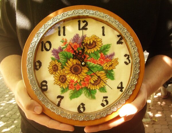 Часы для бабушки, результат авантюры
Собрали кривовато, но это первый опыт часов