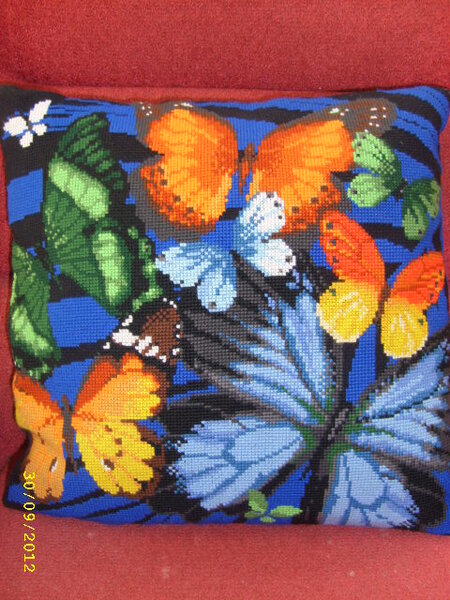 Подушка. Крест, шерсть