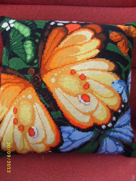 Подушка. Крест, шерсть