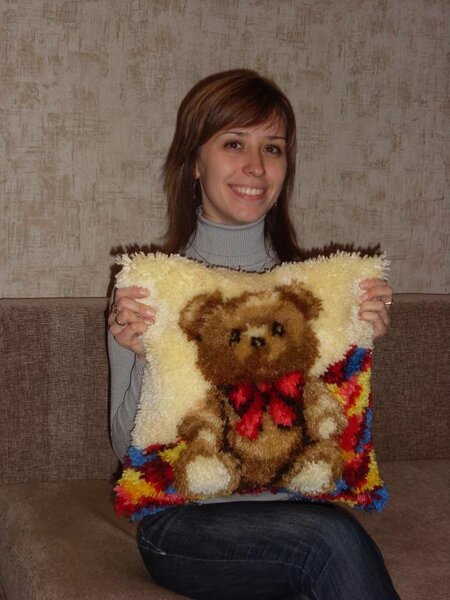 А это работа в ковровой технике! "Мишка"-подушка