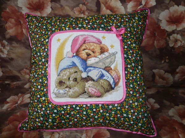 Подушка с мишками сшилась 01.06 2013