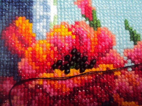 маки на окне (фрагмент)