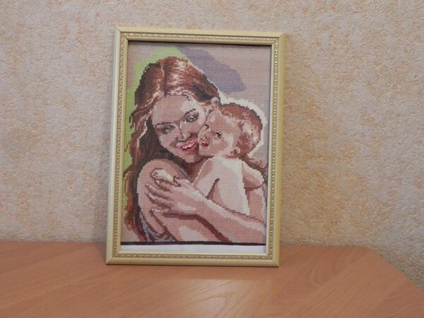 Мать и дитя
вышивка по окрашенной канве