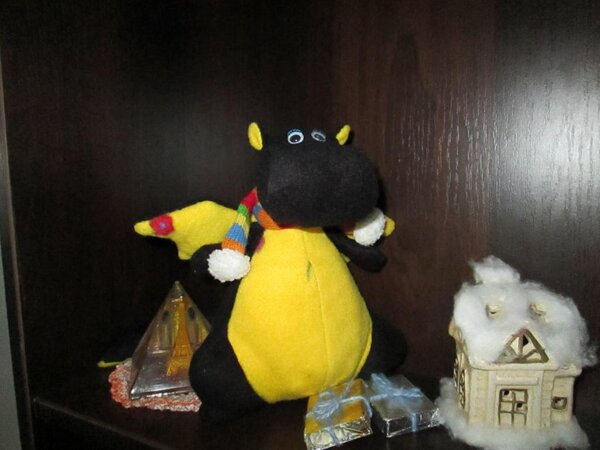 Сын тоже родился в год Черного Дракона - его талисман получился :)