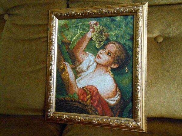 Стоянка Иванова "Девушка с виноградом"