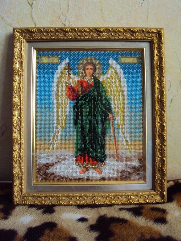 ангел-хранитель бисером от Кроше
Размер 18х22см, 19 цветов
