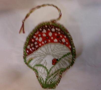 01а.Игольница Мухомор(вид спереди)