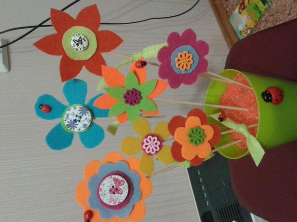 Цветы из фетра (на день учителя)