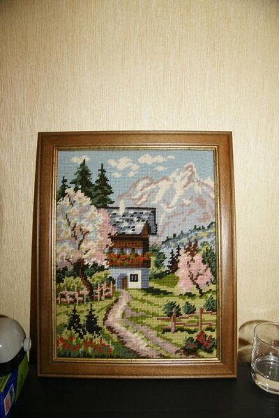 Моя самая первая работа.
Вышивала на новоселье 2000 г.