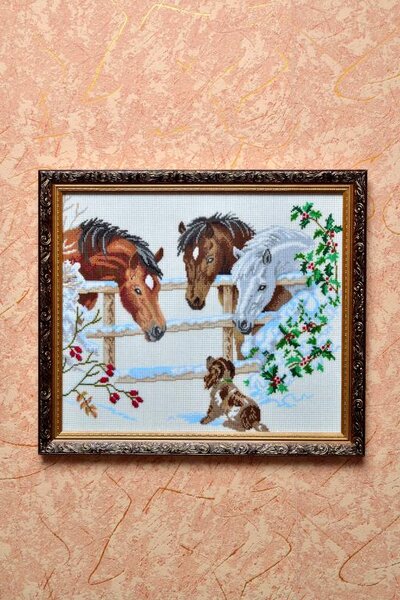 Лошади со щенком