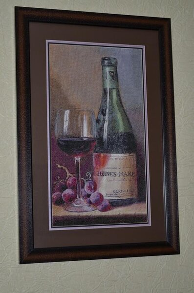 Бутылка красного вина