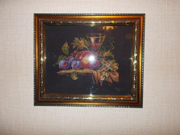 Натюрморт.Вышивка крестом на черной канве.