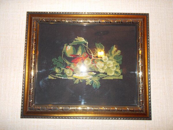 Натюрморт.Вышивка крестом на черной канве.