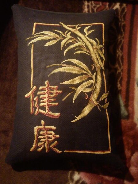 аромоподушка, внутри какие-то стружки (кажется)