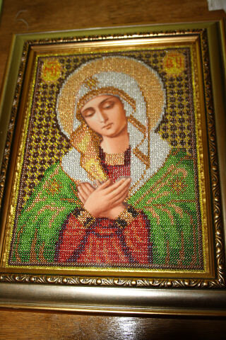 Это одна из любимых работ "Умиление" от Новой Слободы. Бисер подбирала сама.