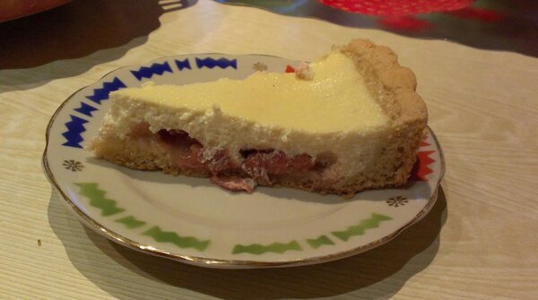 Пирог с творогом и клубникой