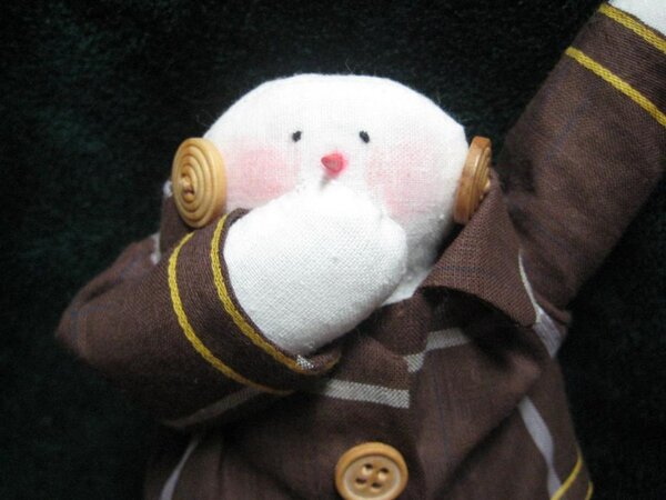 Детали (шила полностью вручную. Пижамки изготовлены из мужских носовых плдатков))