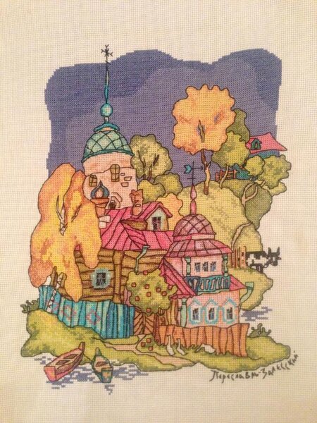 Еще одна из моих неоформленных работ. Комплект Panna, Переславль-Залесский, очень долго мечтала вышить одну из работ этой серии)), уж больно домики красиво-сказочные). Канва 14. Арт.674. Размер 27,5*35. Количество цветов 32.