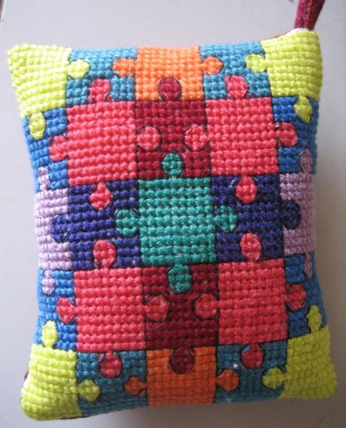 игольница. схема из и-нета. нитки по желанию и наличию.