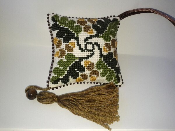 Маленькая подушечка-оберег