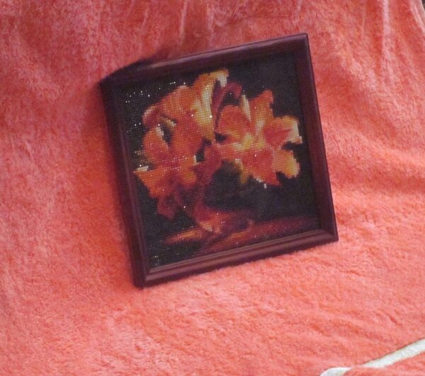 Лилии в вазе - алмазная техника
(первая работа)