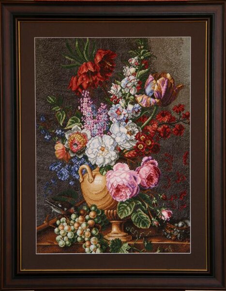 Букет.
Работа выполнена примерно в 2002-2004 году.
По испанской схеме. Фирму, автора не сохранила.
Более 50 цветов (точно не помню), нитки Anchor,  канва 16.
Готовый размер 355*495 мм, по раме 522*662 мм.